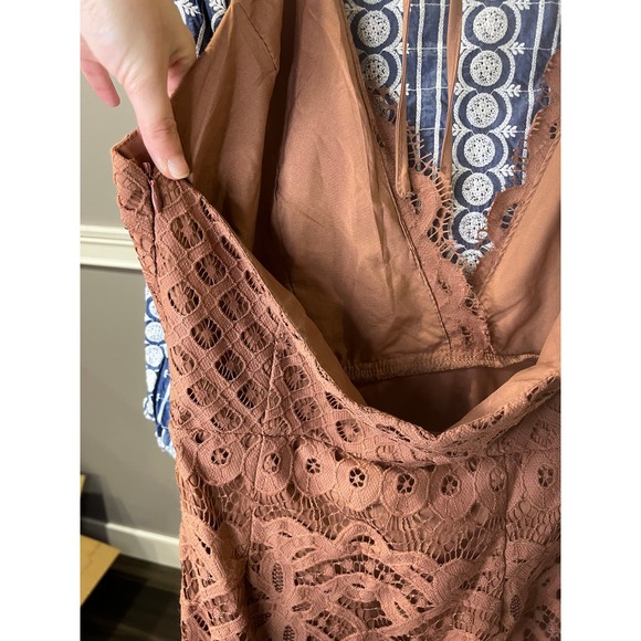 TOBI Lace Dress - Picture 5 of 5